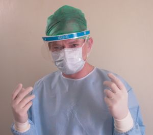 surgeon-3-179920-m.jpg