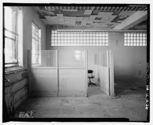 View_of_office_cubicle_looking_south_-_Skinner_Meat_Packing_Plant,_Main_Plant,_6006_South_Twenty-seventh_Street,_Omaha,_Douglas_County,_NE_HAER_NE-12-A-26.tif